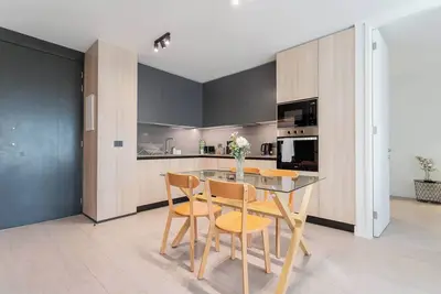 Las Condes Hq: 2br near Arauco, Malls, Pool & Gym