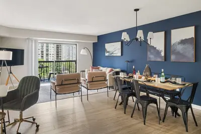 Image de Cozy Oasis: Sleeps 7 | King Bed | Prime Location