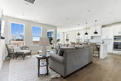 Image de Sunrise Views at Bayside | 5br Waterfront Home w/ Deck, Pools & Tennis