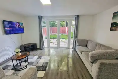 Image de 3 Bed Northenden Home | Free Parking