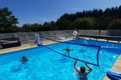 Image de Maison familiale avec piscine chauffée, près des plages du débarquement