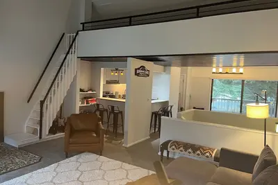 Image de 3-bedroom condo in charming Warren, Vt