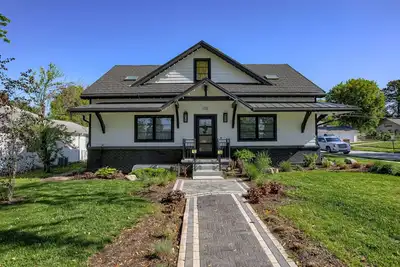 Image de The South House in Gretna, Ne - 5 bedrooms