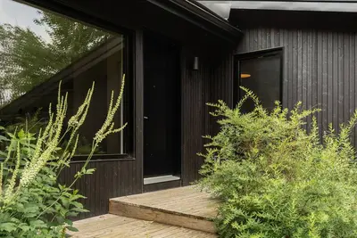 Image de Mid-century home with Mtb trail and beach access