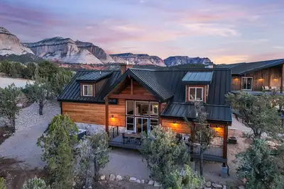 Image de Cactus Canyon Retreat | Zion Base + Hot Tub + Views