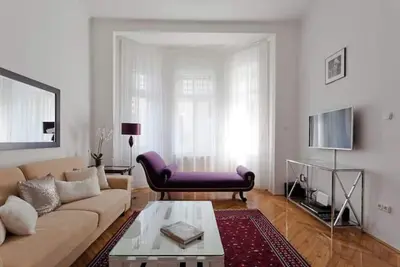 Image de Silent, pure luxury, liberty style flat in Buda Castle area for 6 pax 103 m2