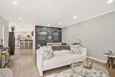 Image de 6br Hot Tub Retreat  FirePit, Gazebo, 2 Homes!