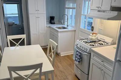 Image de Charming 2-bedroom house with Ac, WiFi in lovely Unit B