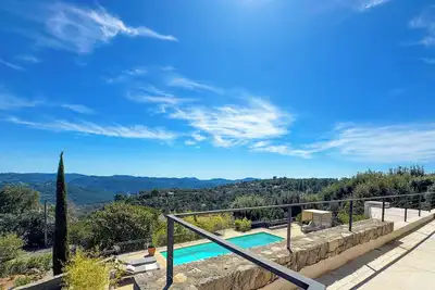 Image de Villa moderne 8p, piscine et vue montagnes