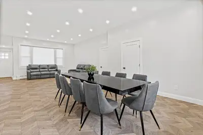 Image de Budget-Friendly Home | Sleeps 16 · WiFi · Free Parking