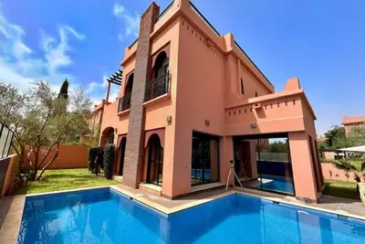 Image de Luxury Villa with Pool, Garden & Gated Security