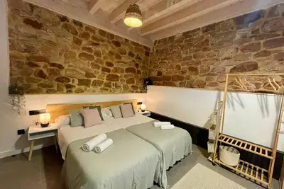 Image de Sandoñana · by Wehomes · Old Palace Lodge Dc3