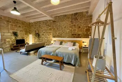 Image de Sandoñana · by Wehomes · Old Palace Lodge Dc1