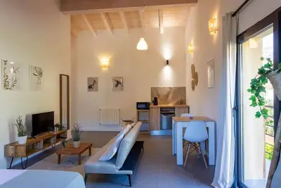 Image de Sandoñana · by Wehomes · Old Palace Lodge Da10