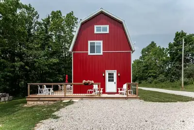 Image de Modern Farmhouse Red Barn w/ 1 bedroom and a Scenic Forest and Country Setting