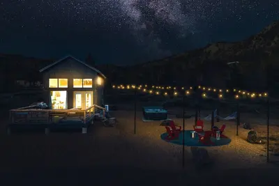 Image de Sky Dome Getaway w/ Hot Tub, Deck Hammocks & Bbq