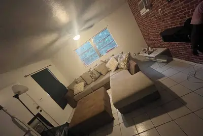 Image de Charming 1 bedroom 1 bath cozy home away from home. Minutes from the beaches.