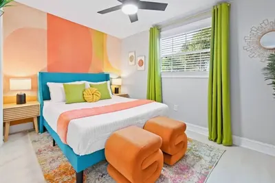 Image de Funky Modern Clearwater Oasis w Heated Pool Central Location Close to Everything