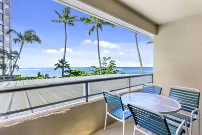 Image de 1-bedroom condo in Lahaina steps from the beach