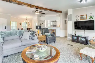 Image de 4 Mi to Norfork Lake: Country Stay w/ Farm Views!