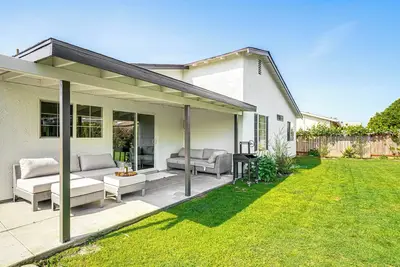 2 Mi to Beach: Pet-Friendly Oxnard Home w\/ Yard
