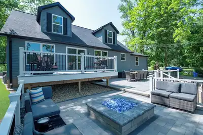 Image de Briona Dreams - Brand new 4 bedroom home on Magician Lake with modern amenities.