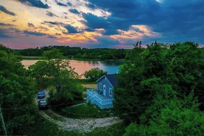 Image de Breathtaking riverfront pet-friendly hideaway near beaches & downtown