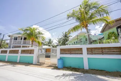 Image de Charming 2-bedroom apartment with Ac, WiFi by the Riverside in San Pedro Bz