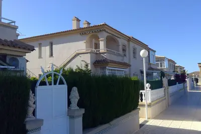 Image de Family-Friendly Modern Apartment with Pool, WiFi & Stunning Views