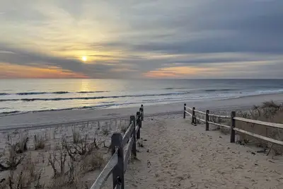 Image de Steps from a private beach, 3-bedroom townhome in fabulous Mantoloking!