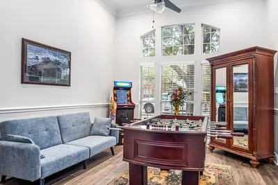 Image de Cozy 4-Bdrm Retreat w/ Bbq and Firepit - Ideal for Lrg Grps and Outdoor Living