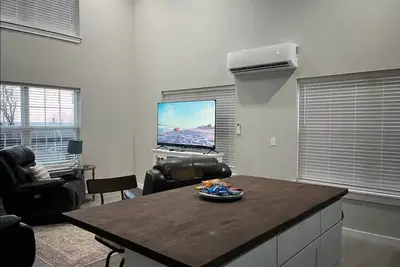 Image de New Grand Lake Monkey Island, Deck, Hot tub, FirePit 2 Blocks FrPublic Boat Ramp