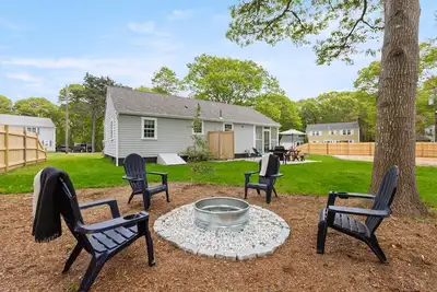 Image de Newly Renovated Home | Perfect Location | Dogs Ok