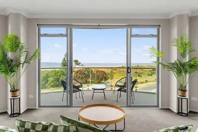 Image de Penthouse & Panoramic Views!