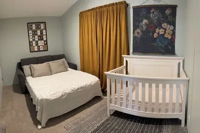 Charming 3 Bed Home at the Base of Vanocker Canyon-Spacious Yard, Family Friendly