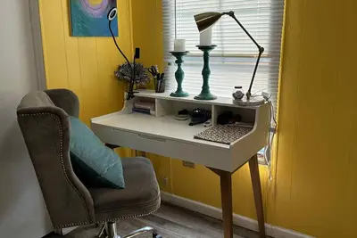 Image de Adorable Remodeled Trailer By The Lake!