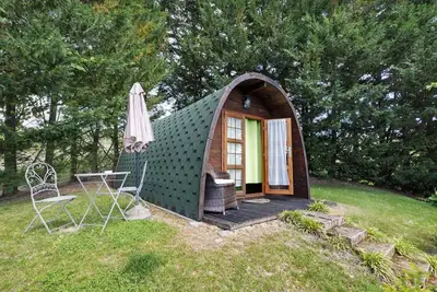 Image de Appartement 'Vista Giardino' avec vue sur les montagnes, piscine partagée et climatisation