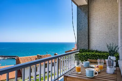 Image de Appartement 'El Privilegio De Lastres' avec vue sur mer et balcon