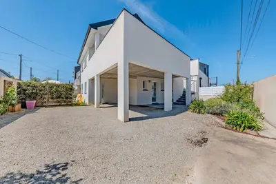 Image de Villa 'La Des Lilas 100m De La Plage' avec Terrasse Privée, Jardin Privé et Wi-Fi