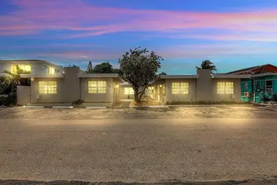 Image de Modern Apt Near Beach – Views and Wi-Fi