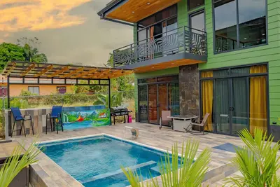 Image de Casa Esmeralda -5min to La Fortuna, King beds, Bbq & pool, parking on property