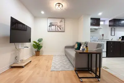 Image de Beautiful Cozy Private Entry Basement Apartment