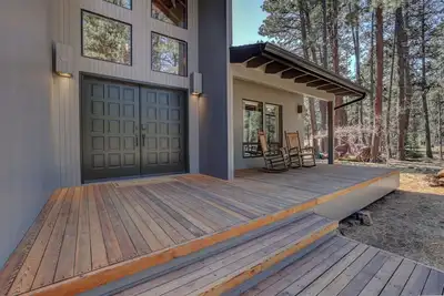 Image de New - Modern Black Butte Ranch Getaway - 3br w/ Game Room and Hot Tub