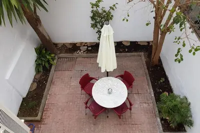 Image de Rez-de-chaussée avec patio intérieur au centre de