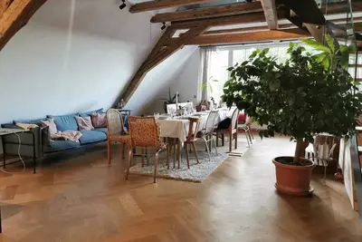 Central maisonette with garden and view