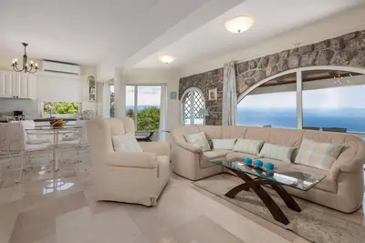 Image de Appartement de deux chambres avec la terrasse et la vue sur le mer Lovran, Opatija (A-24351-a)