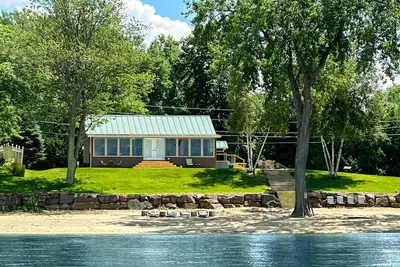 Image de Lakefront house w/ views, beach, fireplace, firepit, central air, arcade games