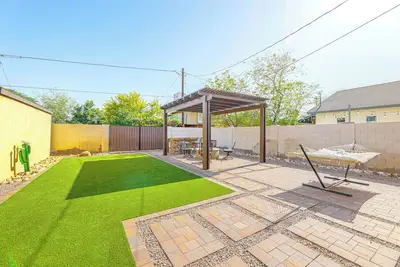 Image de 2 Mi to Dtwn Phoenix: Historic Home w/ Yard