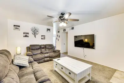 Image de Family Home w/ Patio & Yard in Phoenix!