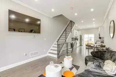 Image de 3 Mi to Center City: Modern Gem w/ Rooftop Patio